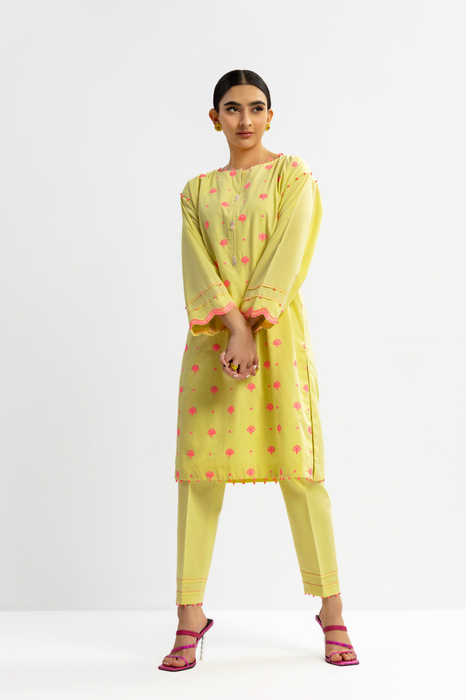 2 Pc Embroidered Chambre Suit With Chambre Trouser