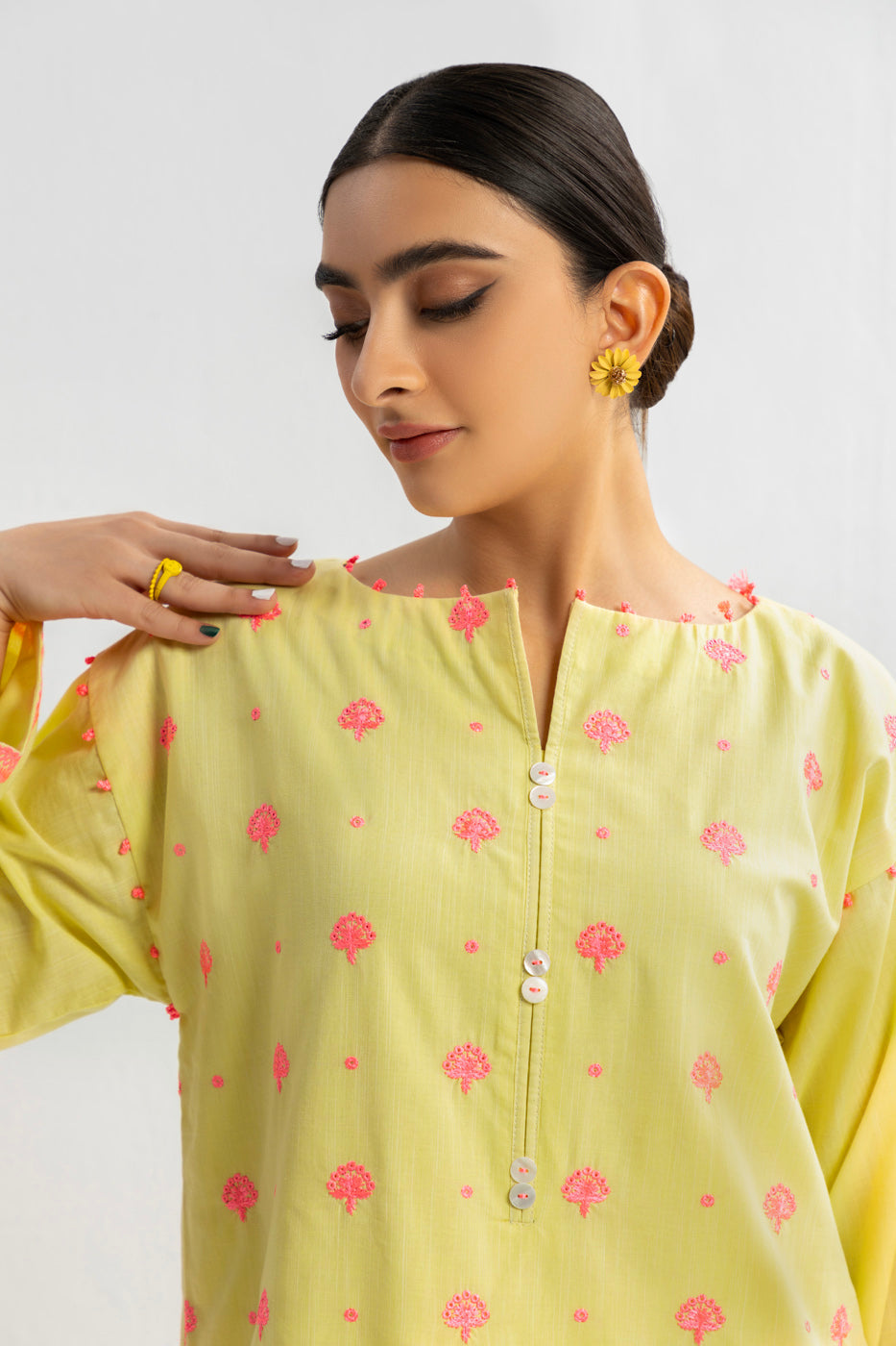 2 Pc Embroidered Chambre Suit With Chambre Trouser