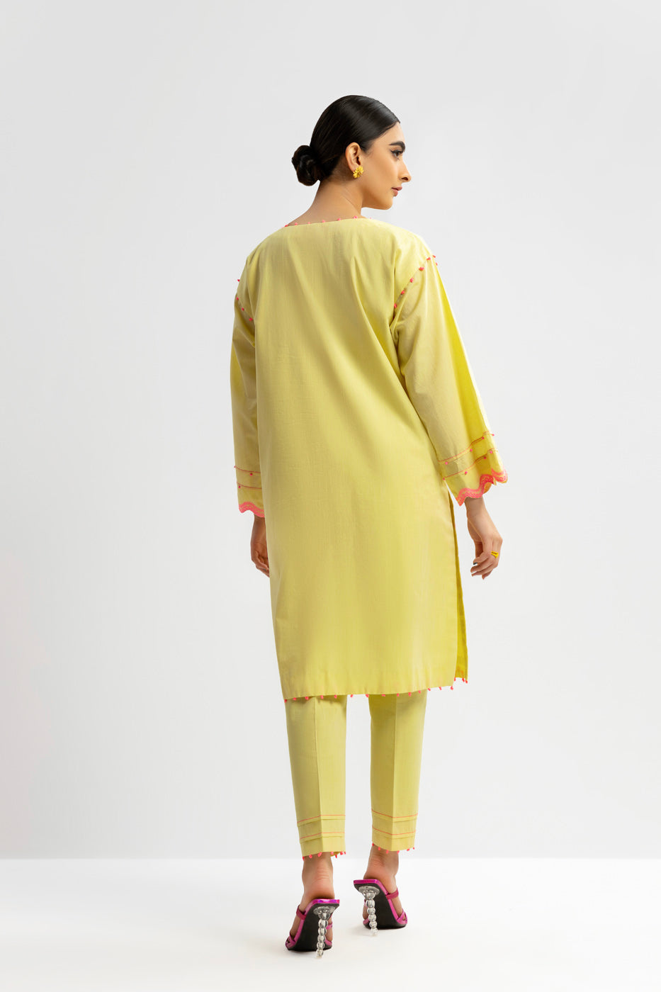 2 Pc Embroidered Chambre Suit With Chambre Trouser
