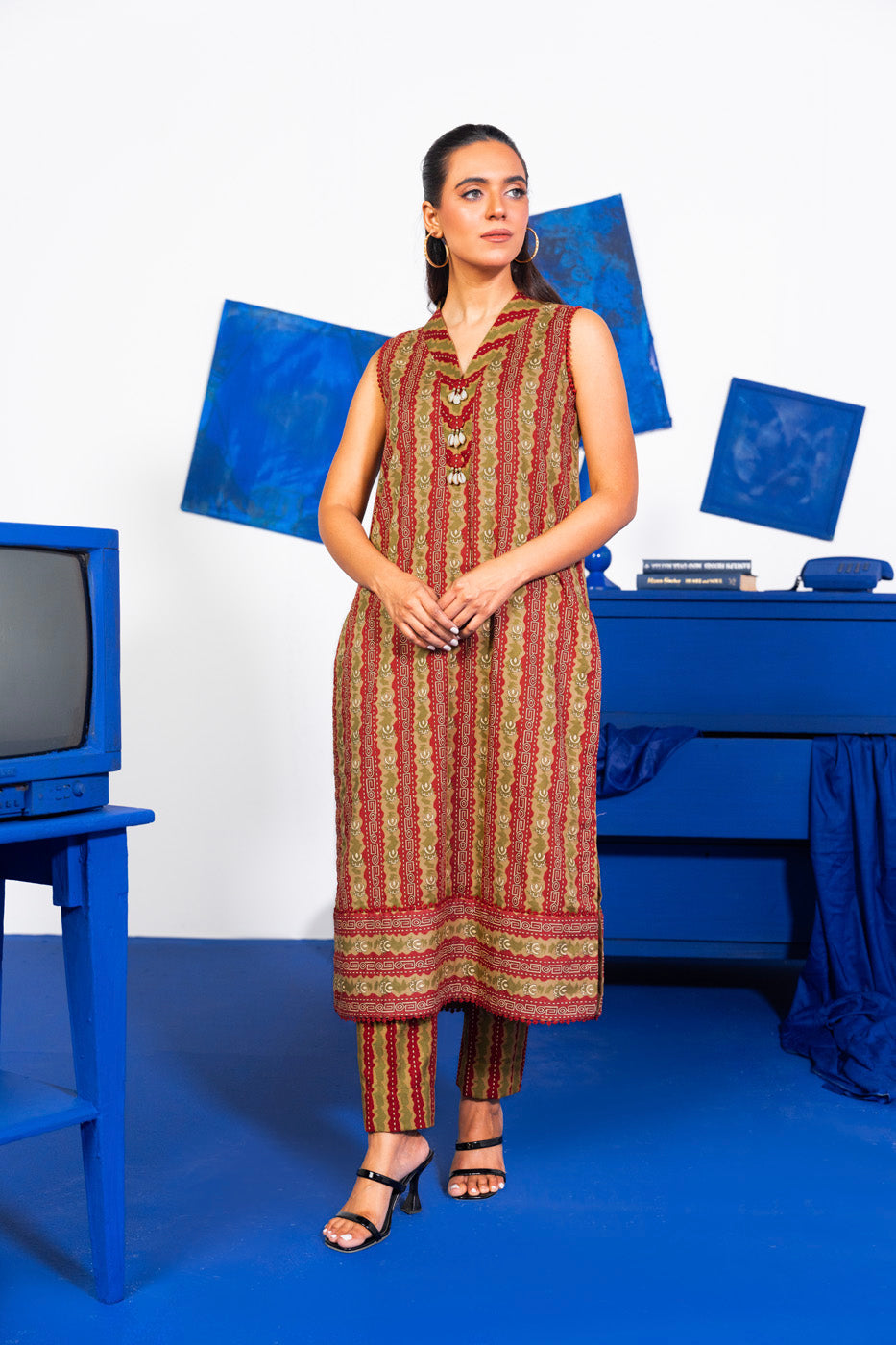 2 Pc Printed Lawn Shirt With Cambric Trouser