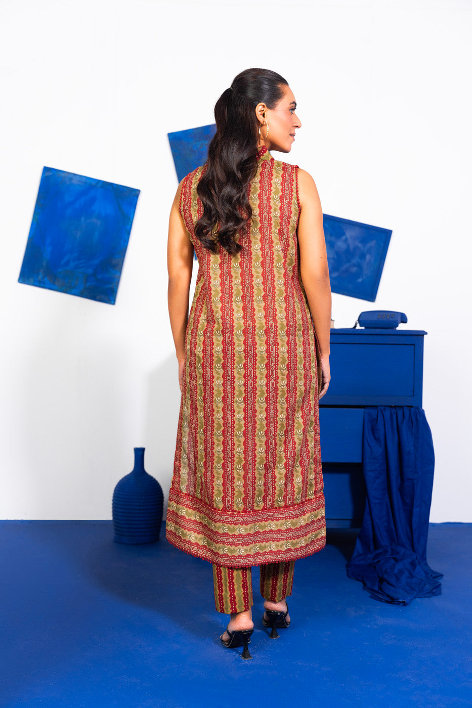 2 Pc Printed Lawn Shirt With Cambric Trouser