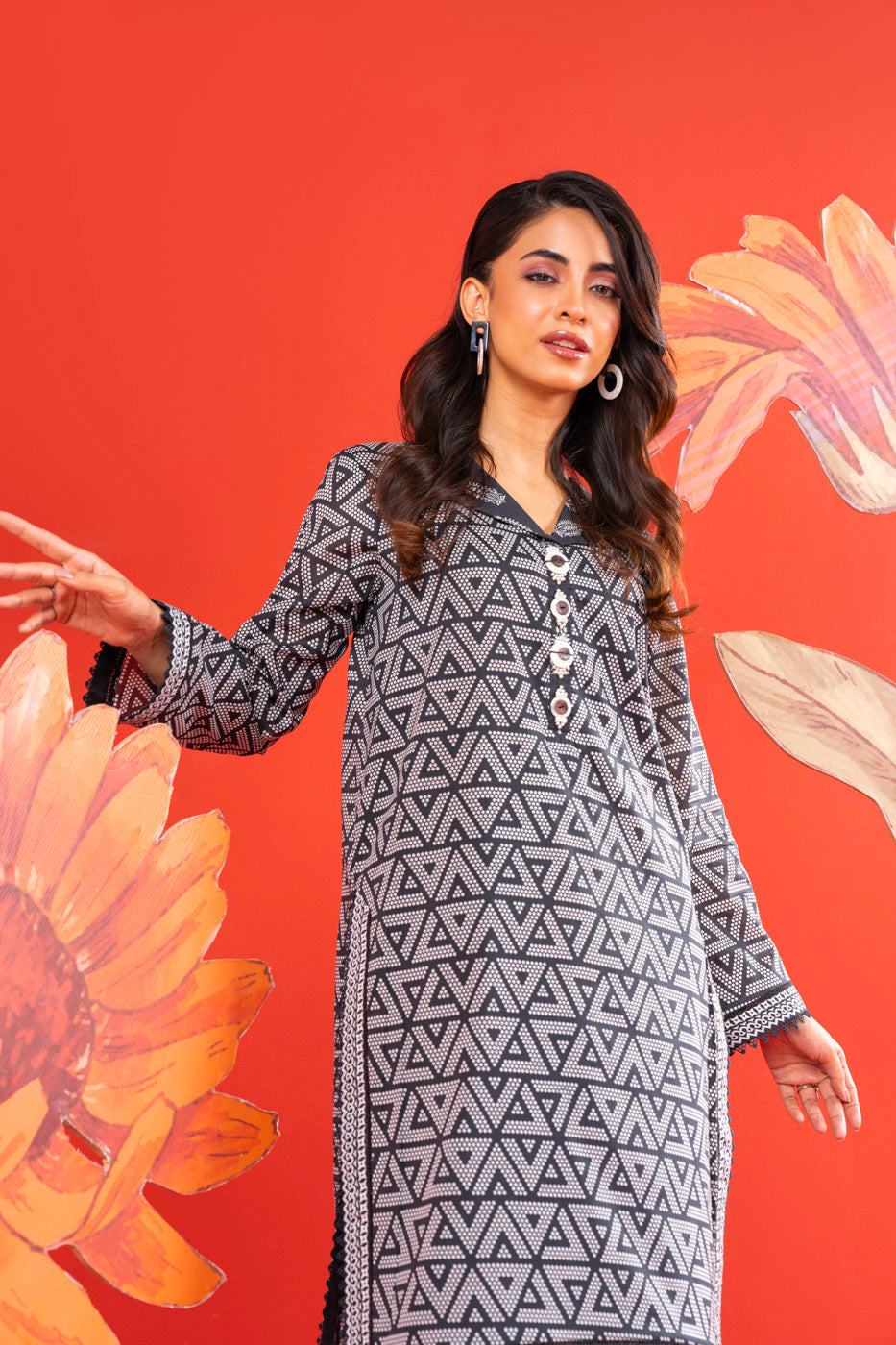 2 Pc Printed Lawn Shirt With Cambric Trouser