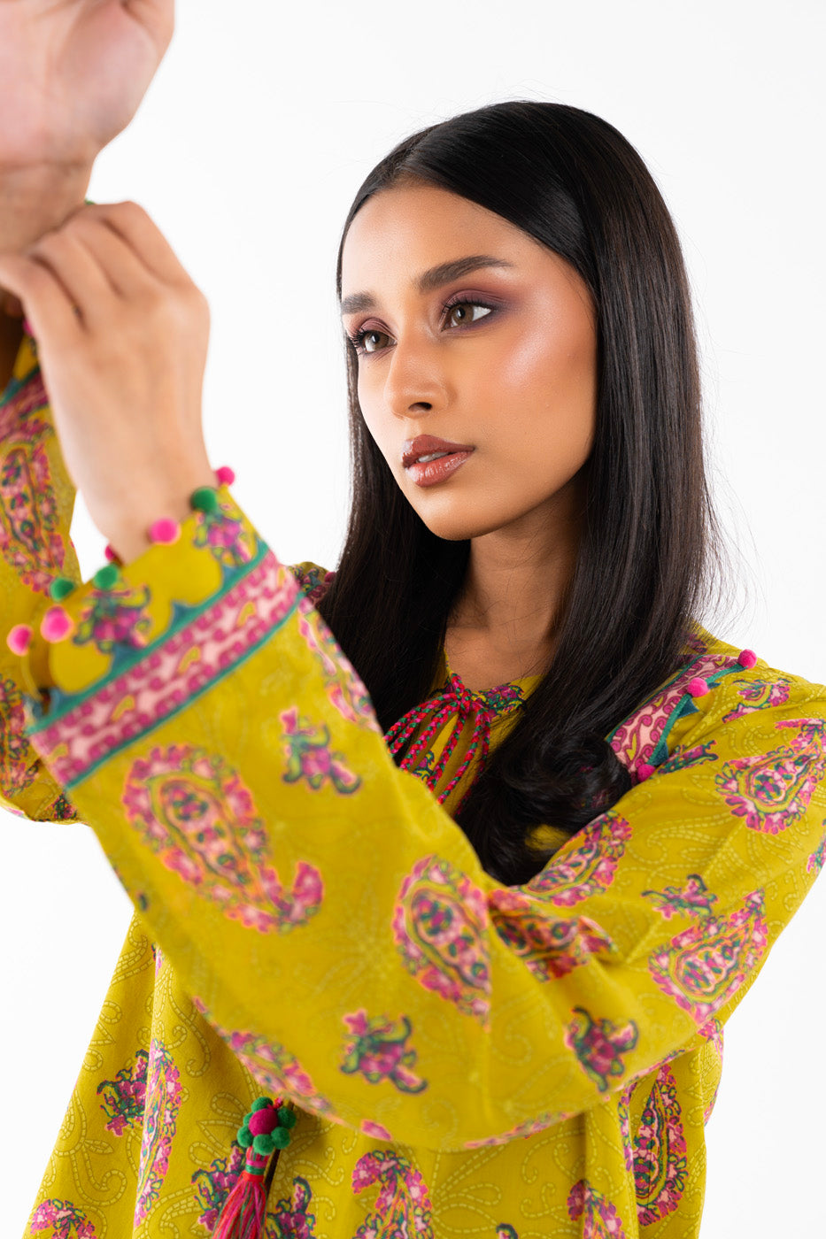 2 Pc Printed Lawn Shirt With Cambric Trouser