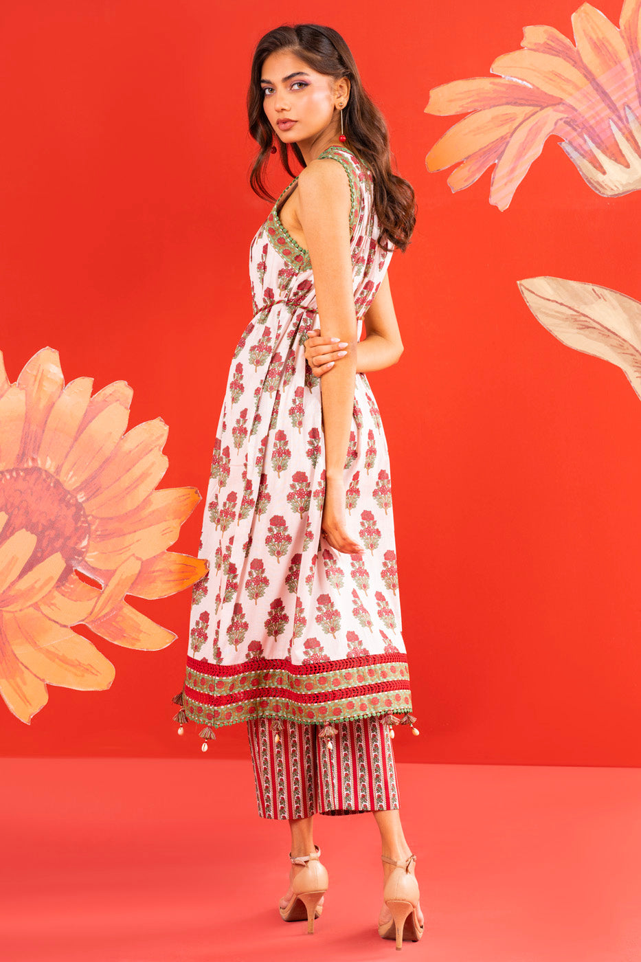 2 Pc Printed Lawn Shirt With Cambric Trouser