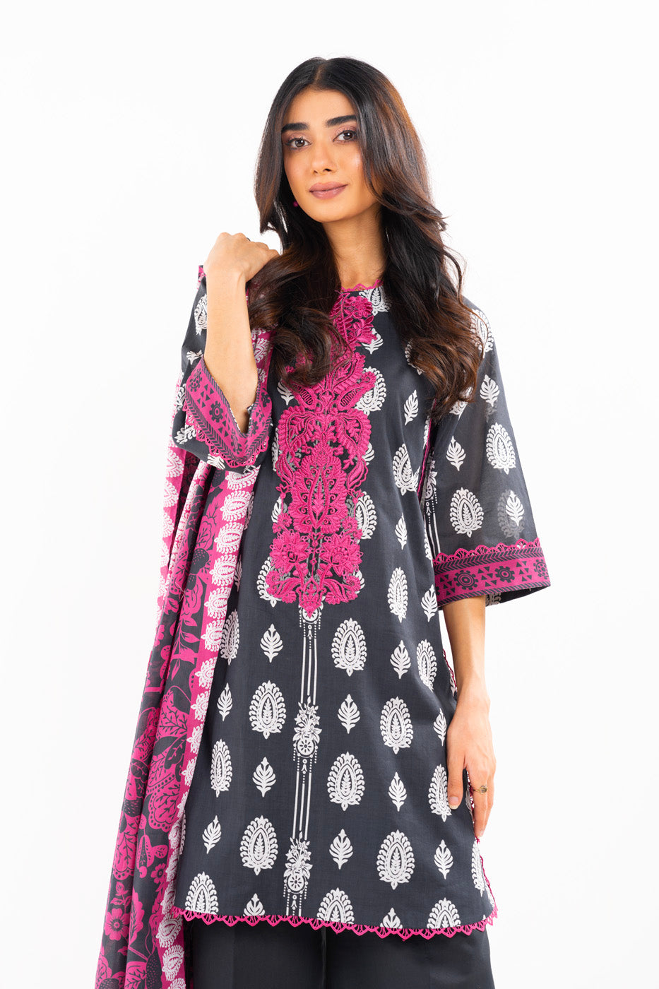 3 Pc Embroidered Lawn Suit With Net Dupatta