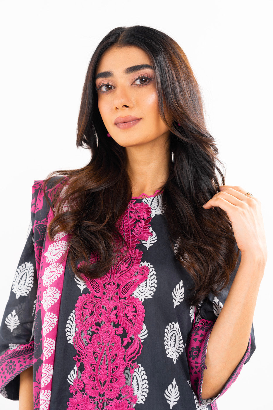 3 Pc Embroidered Lawn Suit With Net Dupatta