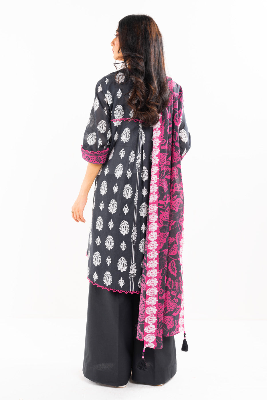 3 Pc Embroidered Lawn Suit With Net Dupatta