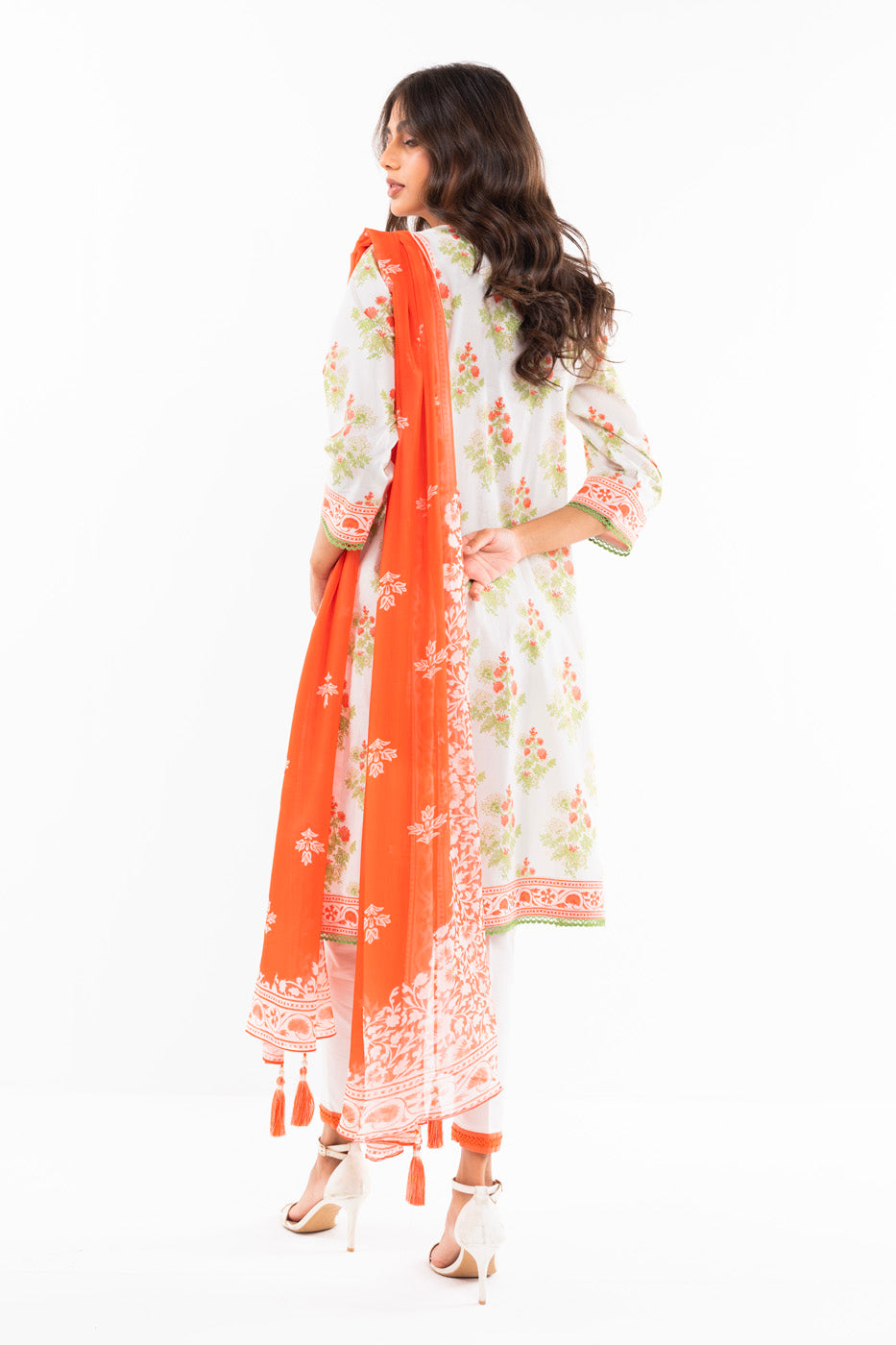 3 Pc Printed Lawn Suit With Chiffon Dupatta
