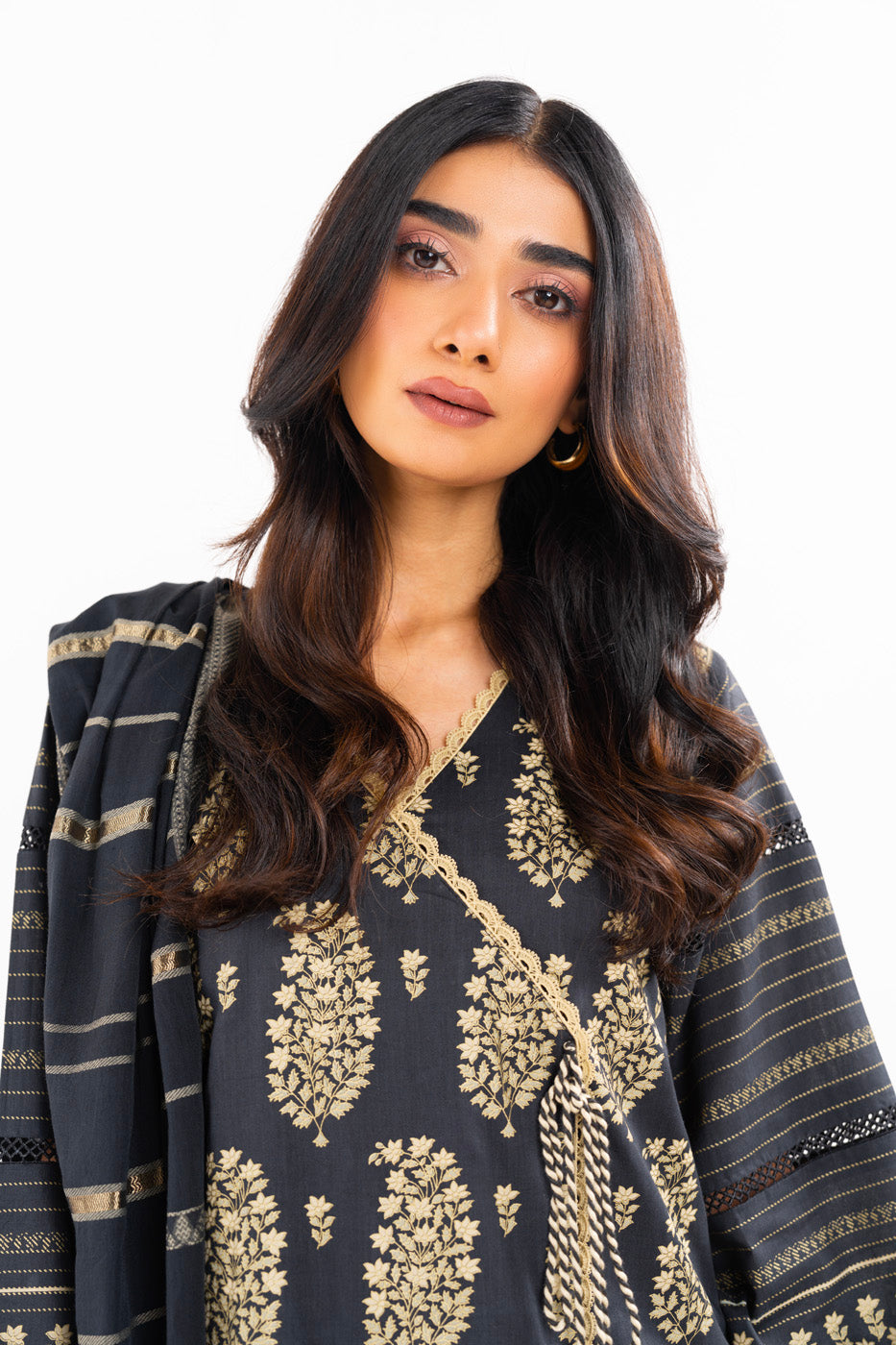 3 Pc Embroidered Cambric Suit With Jacquard Dupatta