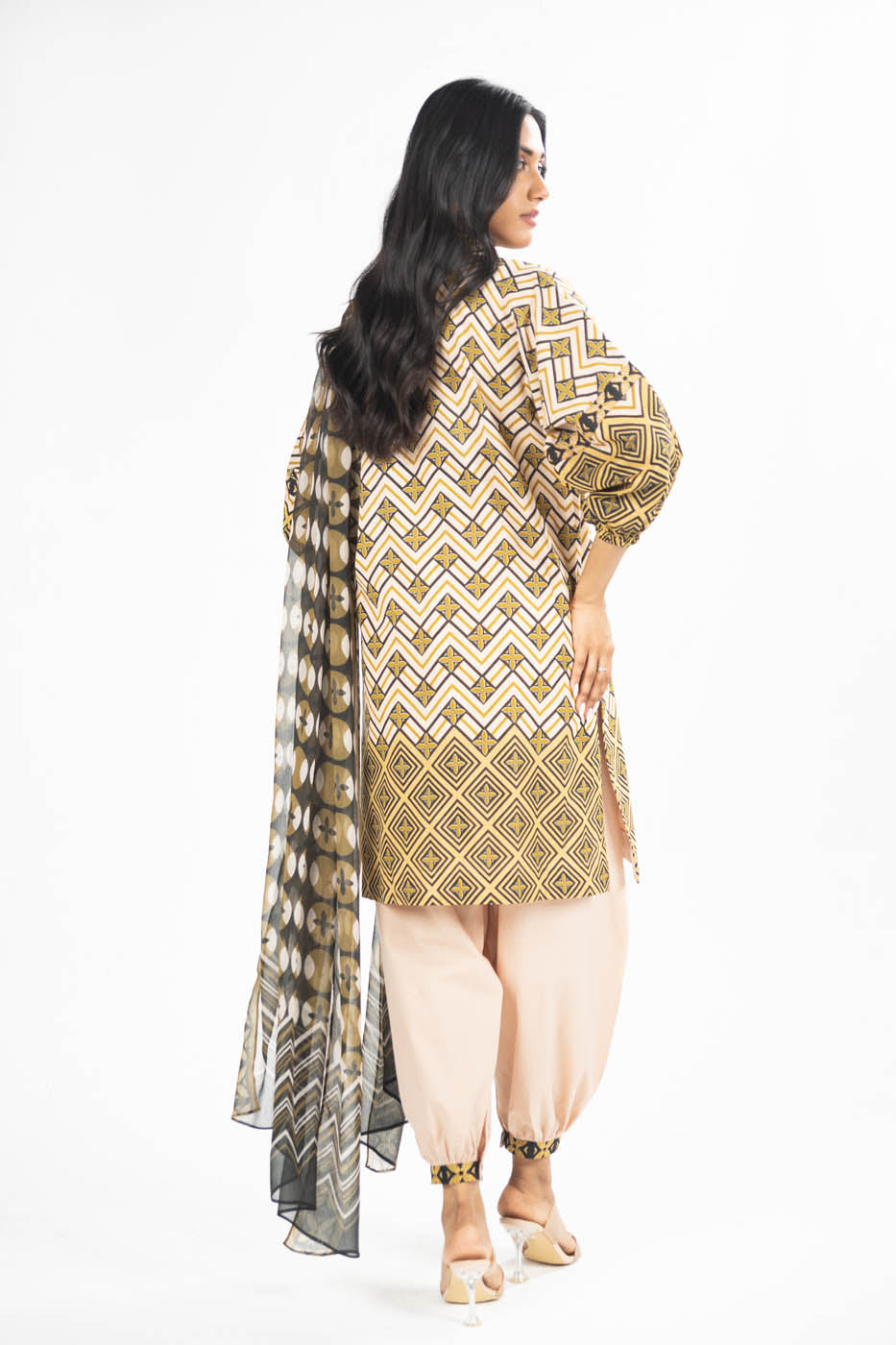 2 Pc Printed Lawn Suit With Chiffon Dupatta
