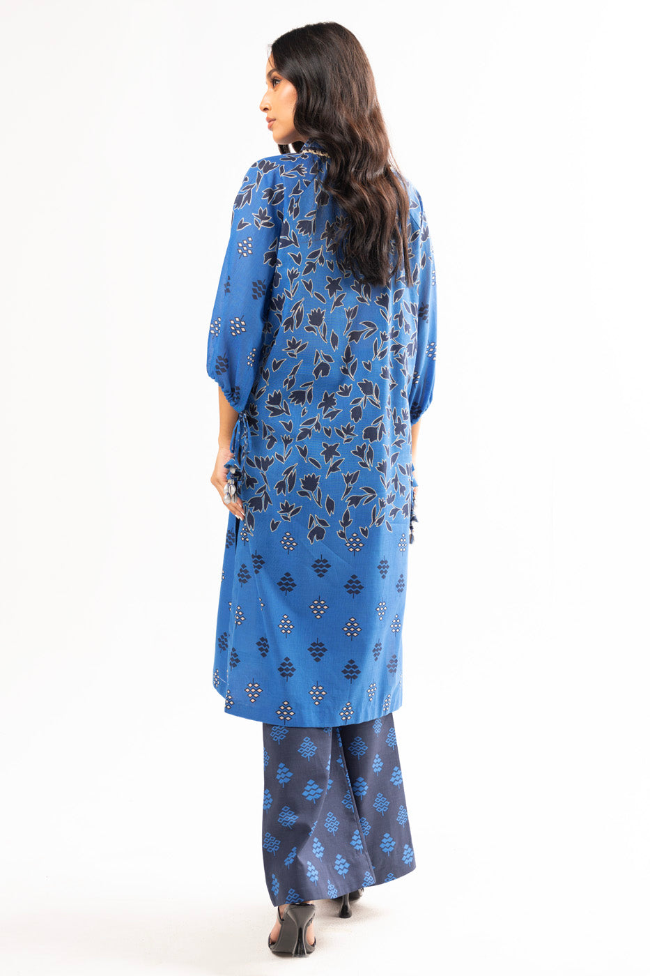 2 Pc Printed Lawn Suit With Cambric Trouser