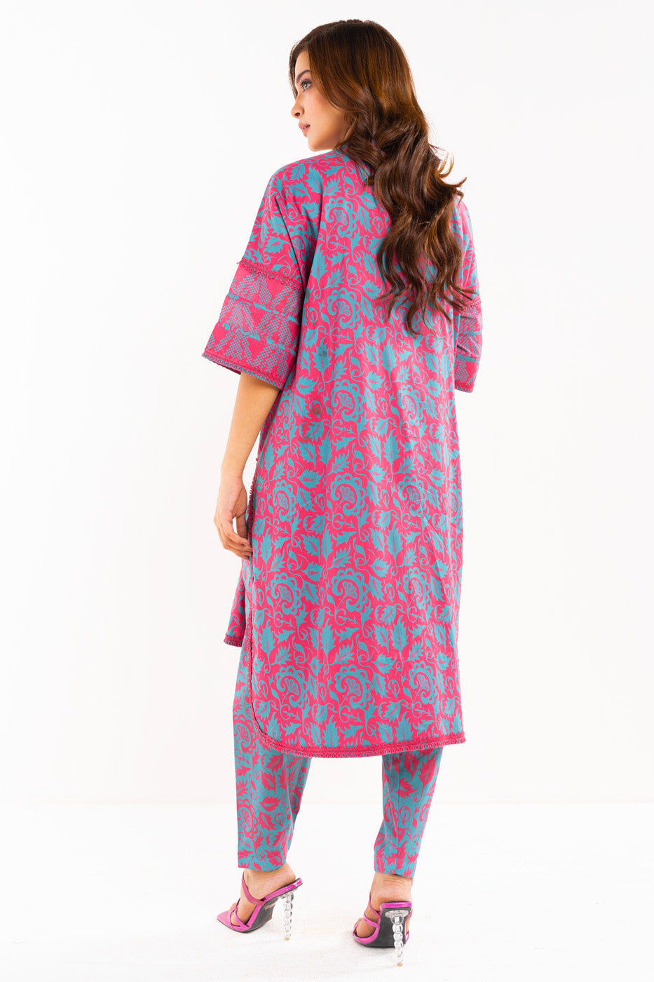 2 Pc Printed Lawn Suit With Cambric Trouser