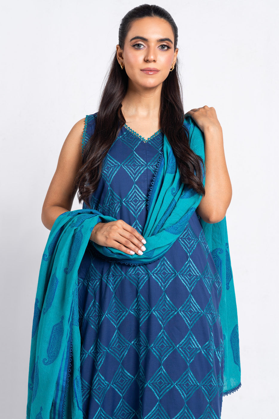 3 Pc Embroidered Lawn Suit With Jacquard Dupatta