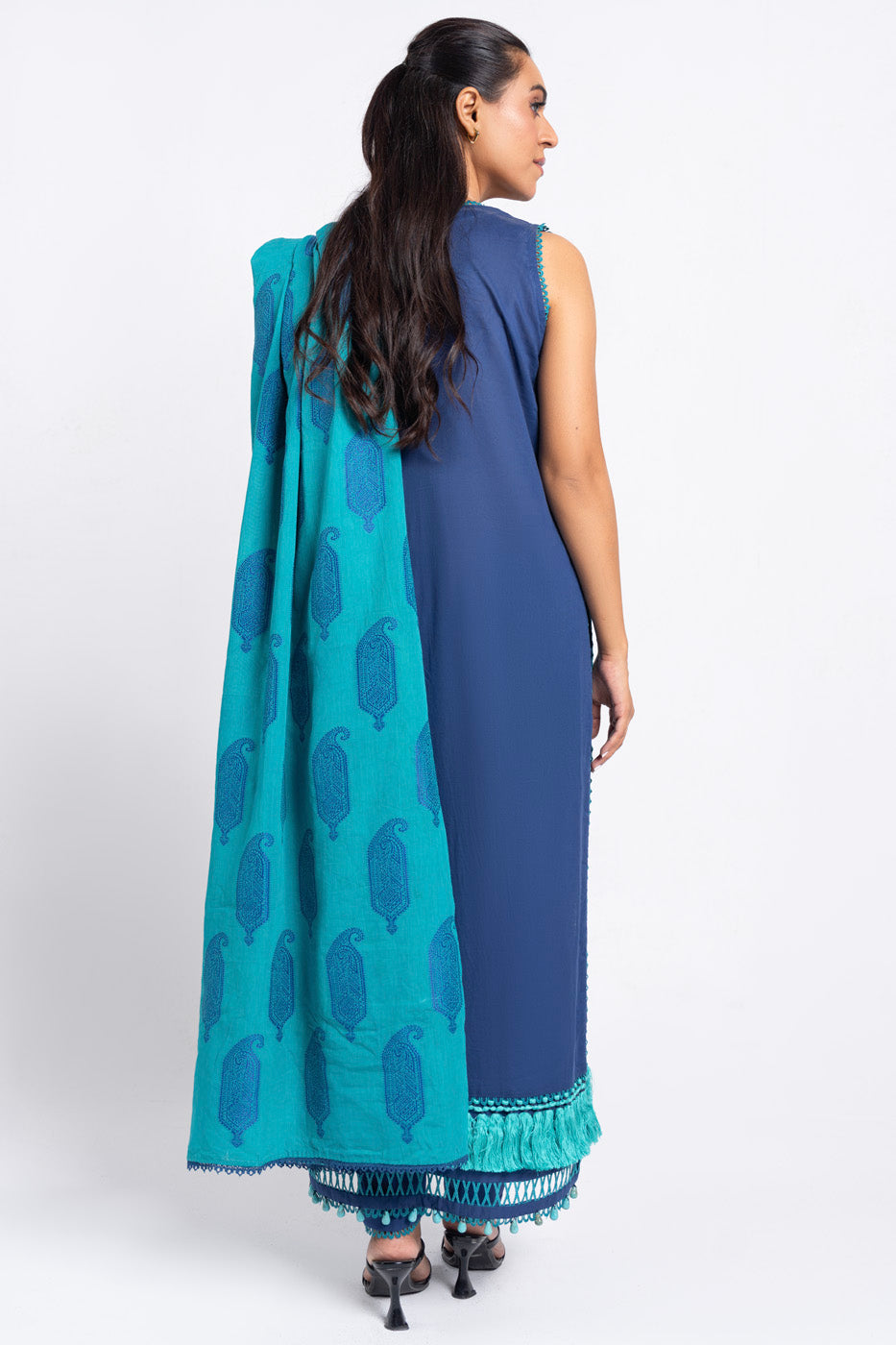 3 Pc Embroidered Lawn Suit With Jacquard Dupatta