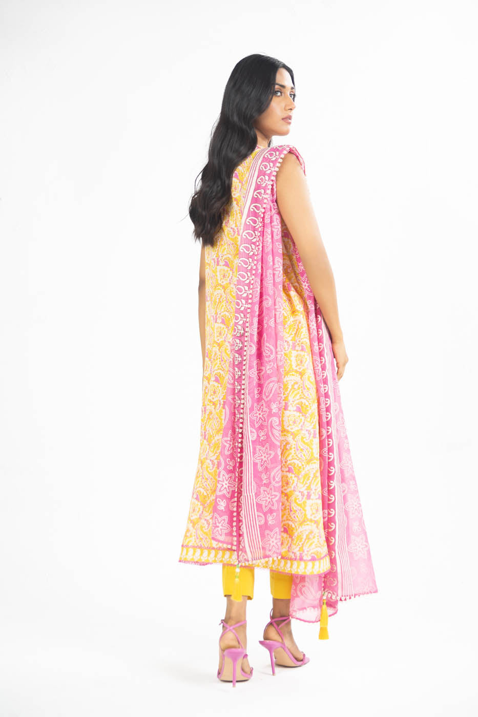 3 Pc Printed Lawn Suit With Chiffon Dupatta