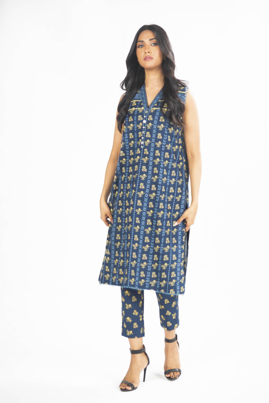 2 Pc Printed Lawn Suit With Cambric Trouser