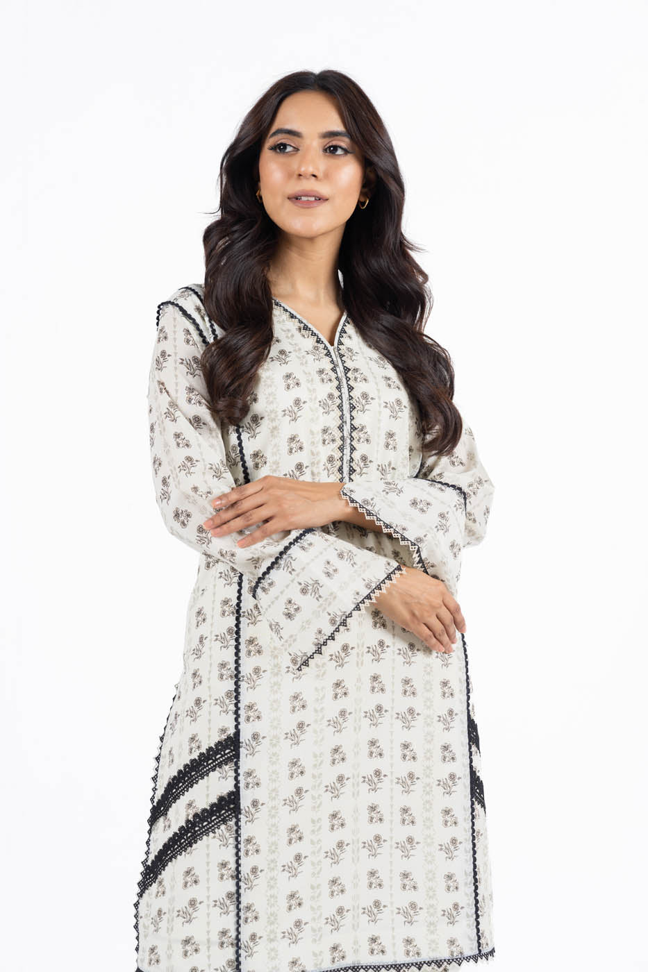 2 Pc Printed Lawn Suit With Cambric Trouser
