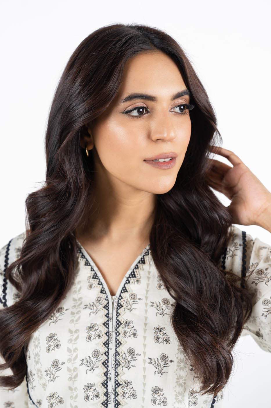 2 Pc Printed Lawn Suit With Cambric Trouser