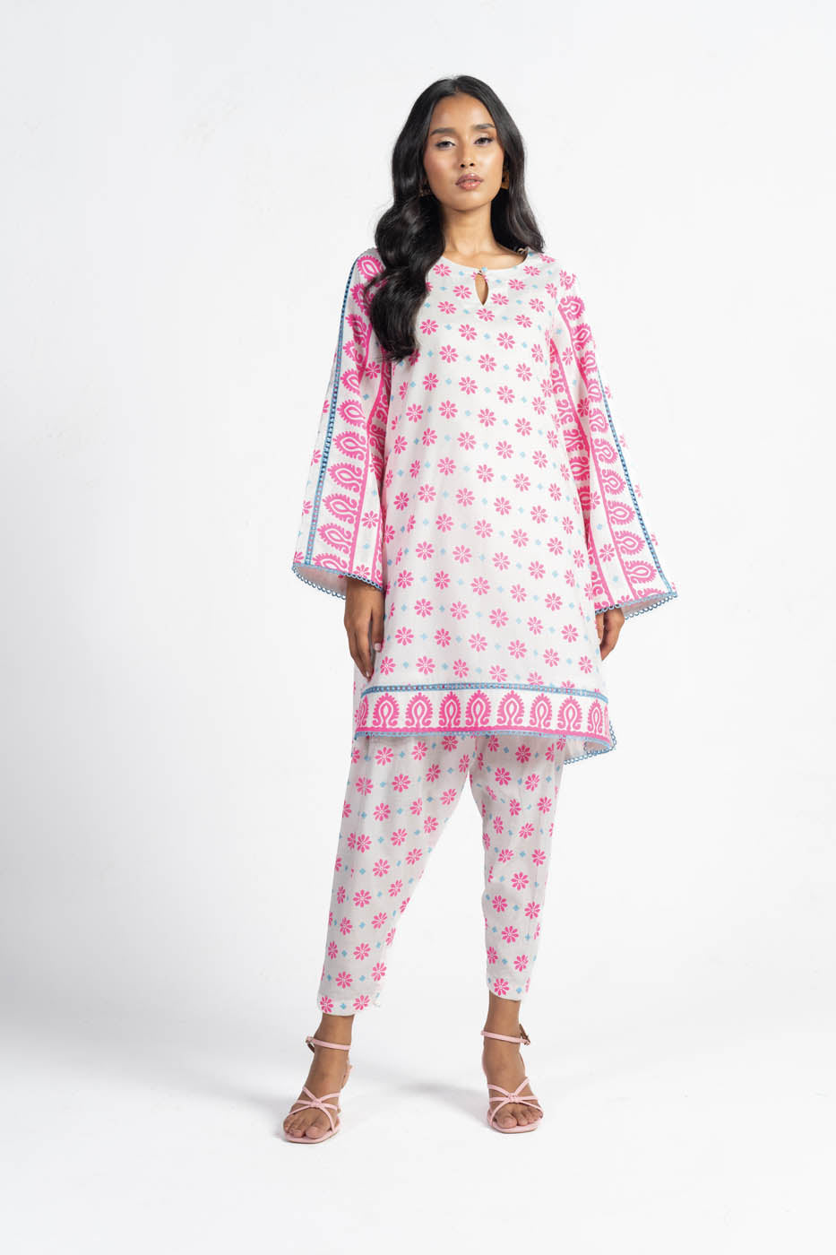 2 Pc Printed Lawn Suit With Cambric Trouser