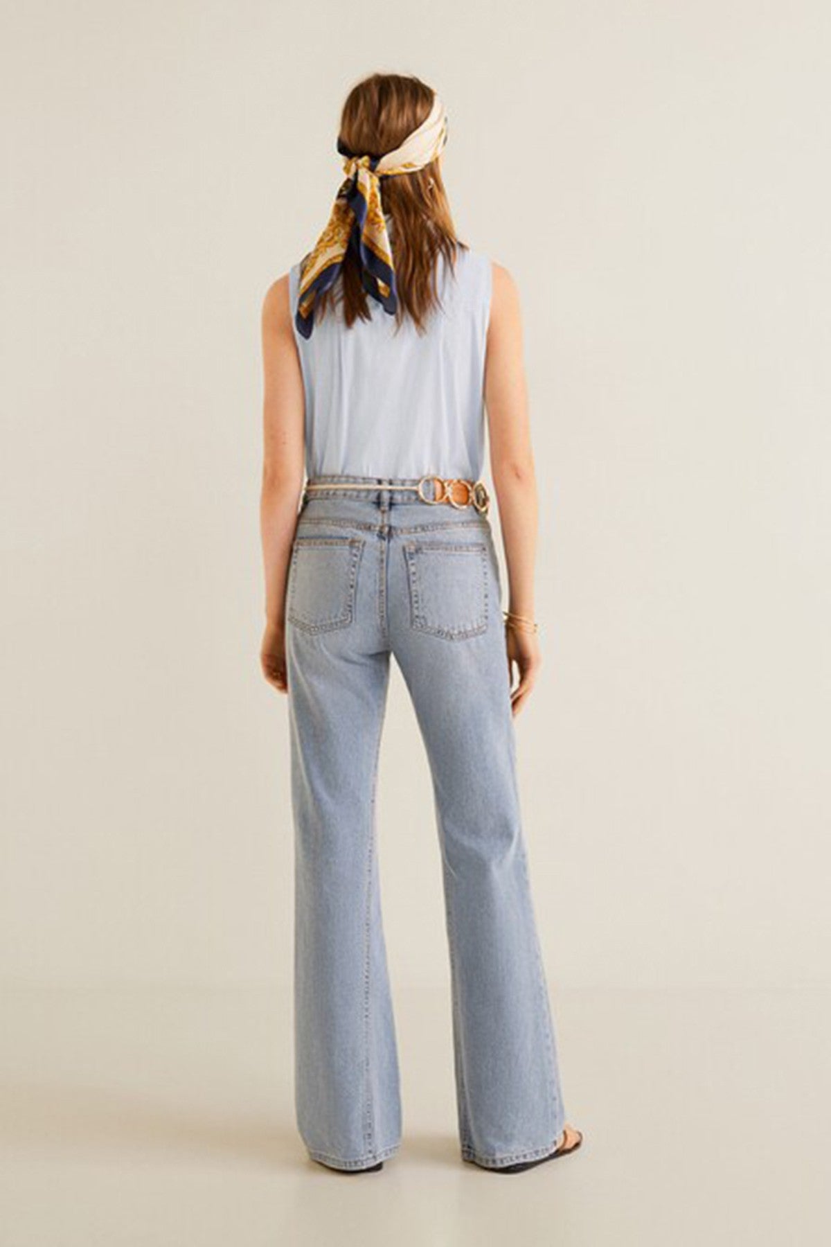 Sleeveless shirt