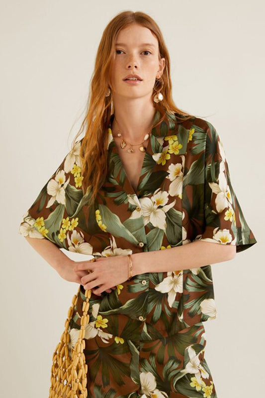 Buttoned printed blouse