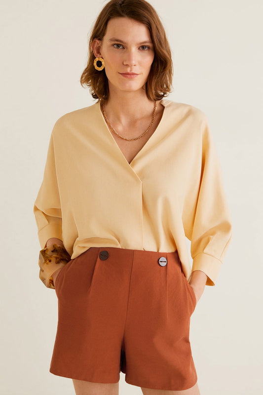 Buttoned high-waist shorts