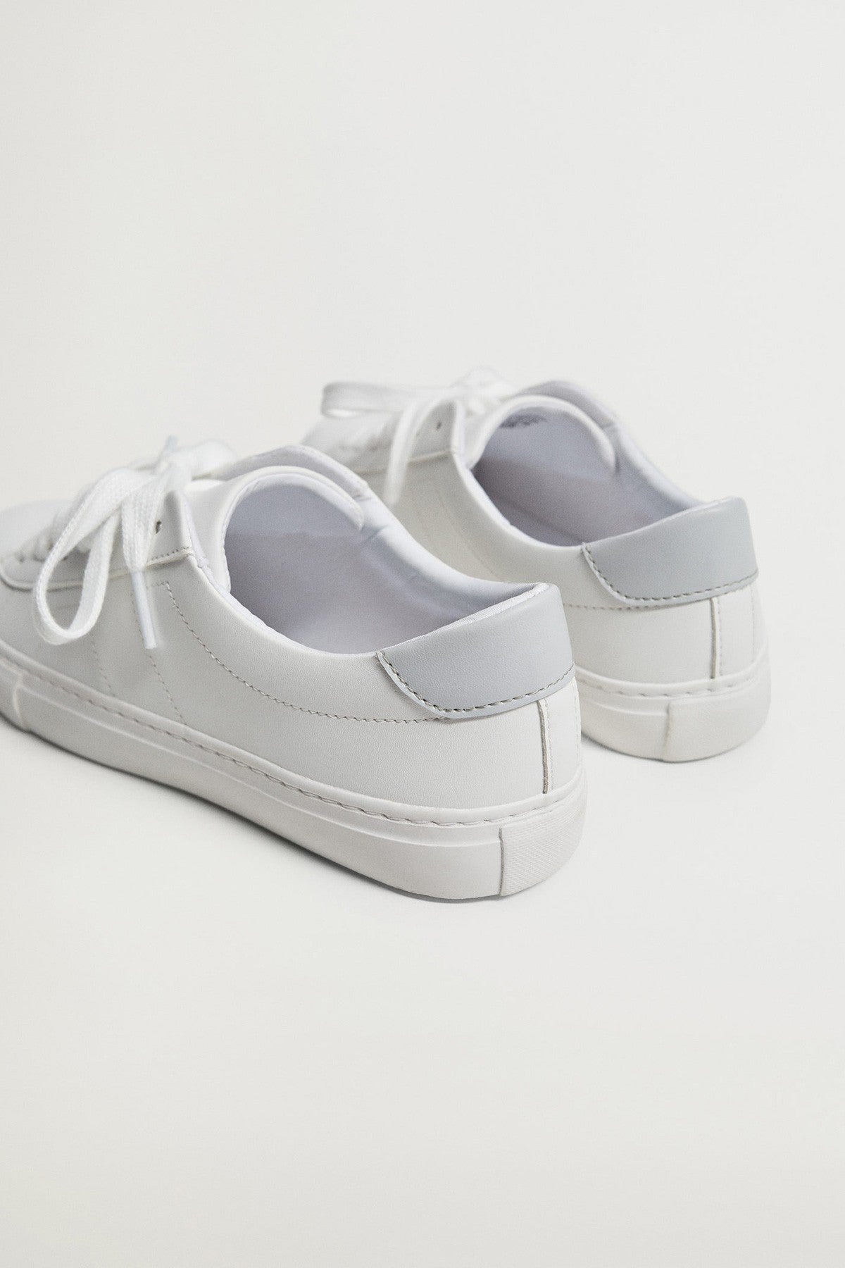 Laces Basic Sneakers