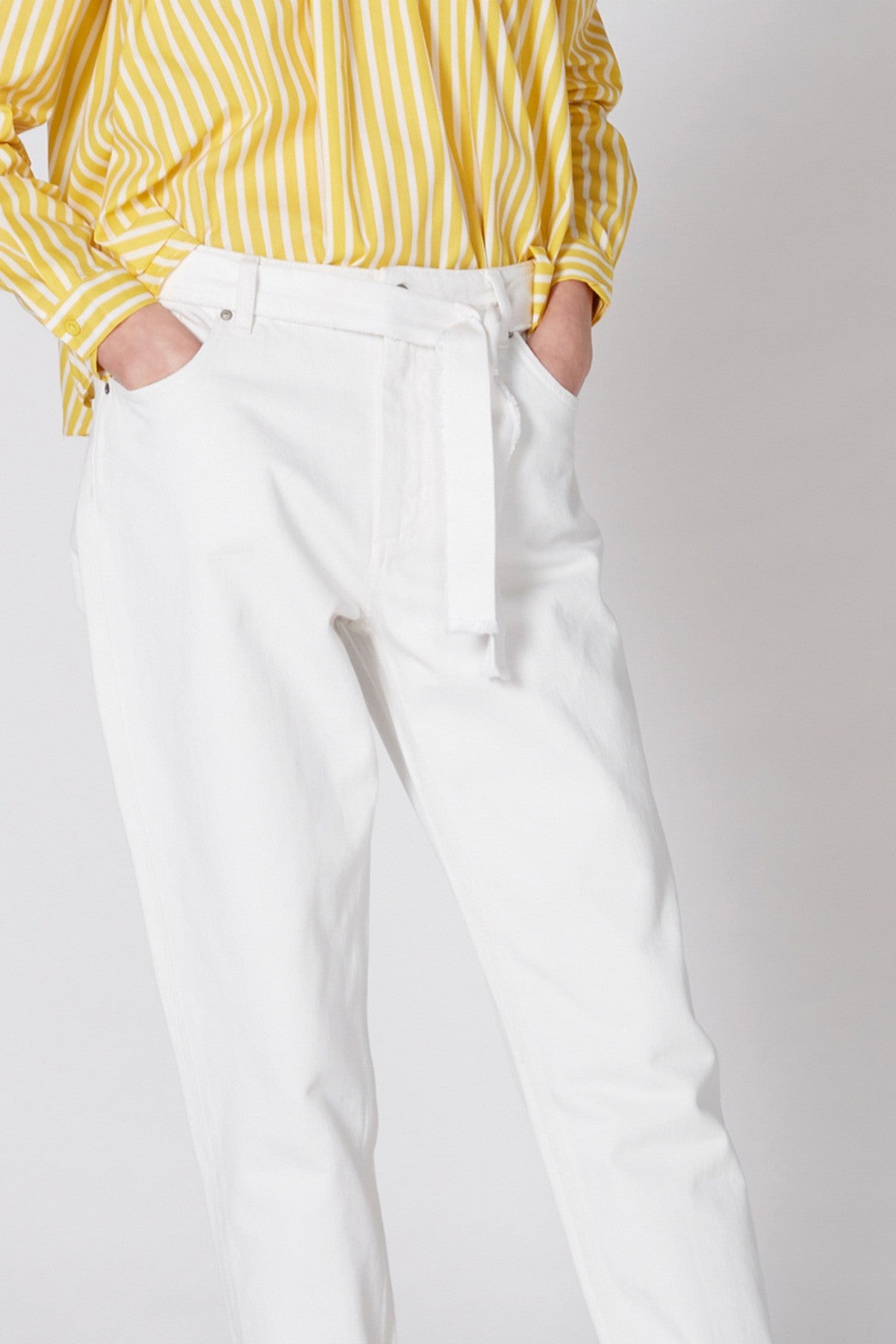 Pocket Detail 3/4 Length Jeans with Button Closure