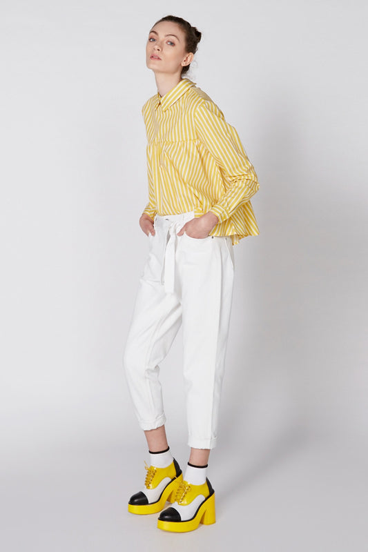 Pocket Detail 3/4 Length Jeans with Button Closure