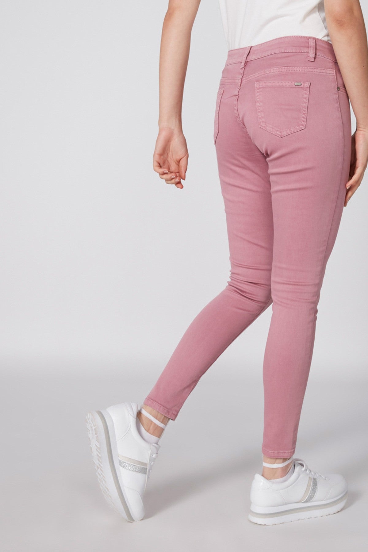Full Length Jeans with Button Closure and Pocket Detail