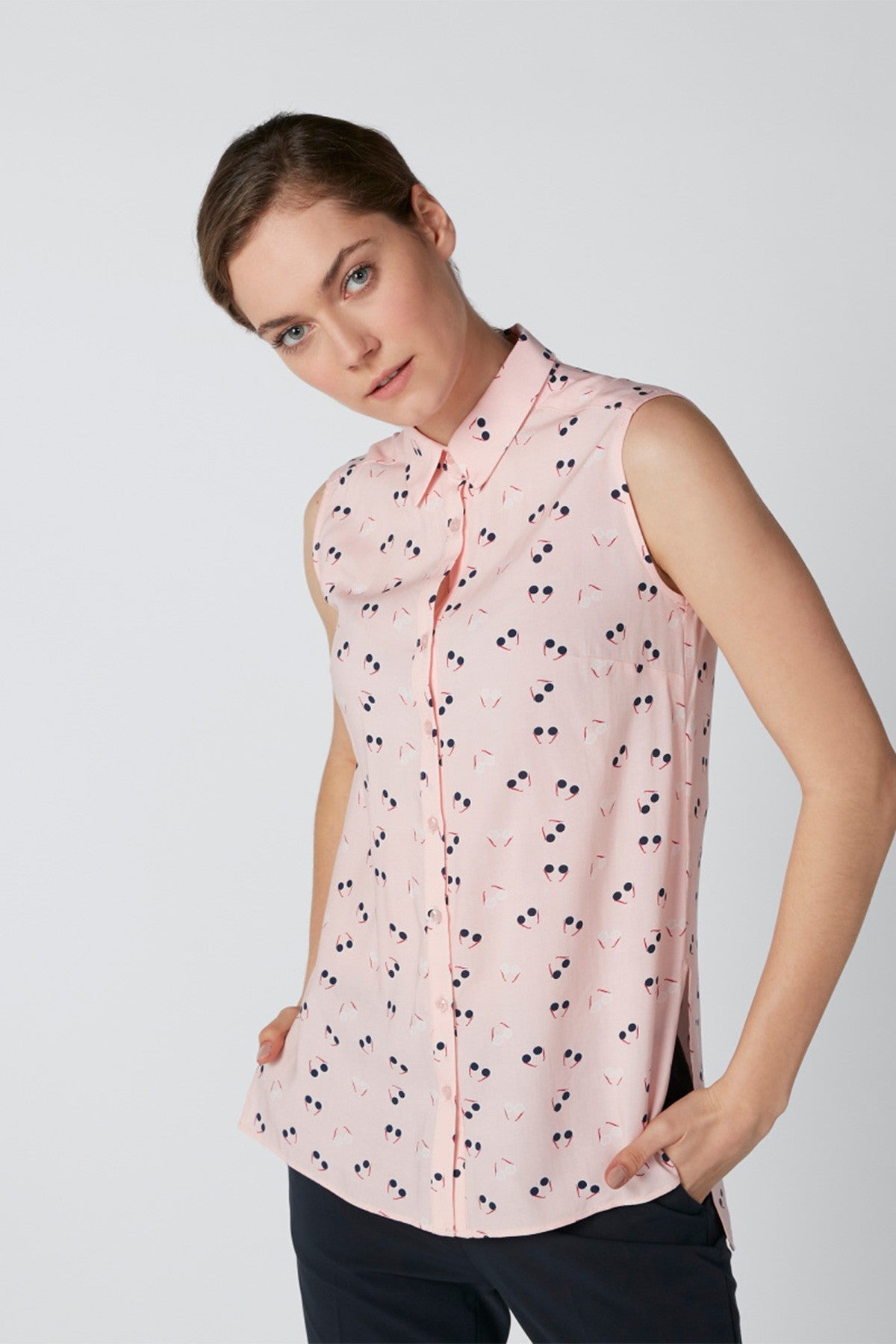 Printed Sleeveless Asymmetric Shirt in Slim Fit