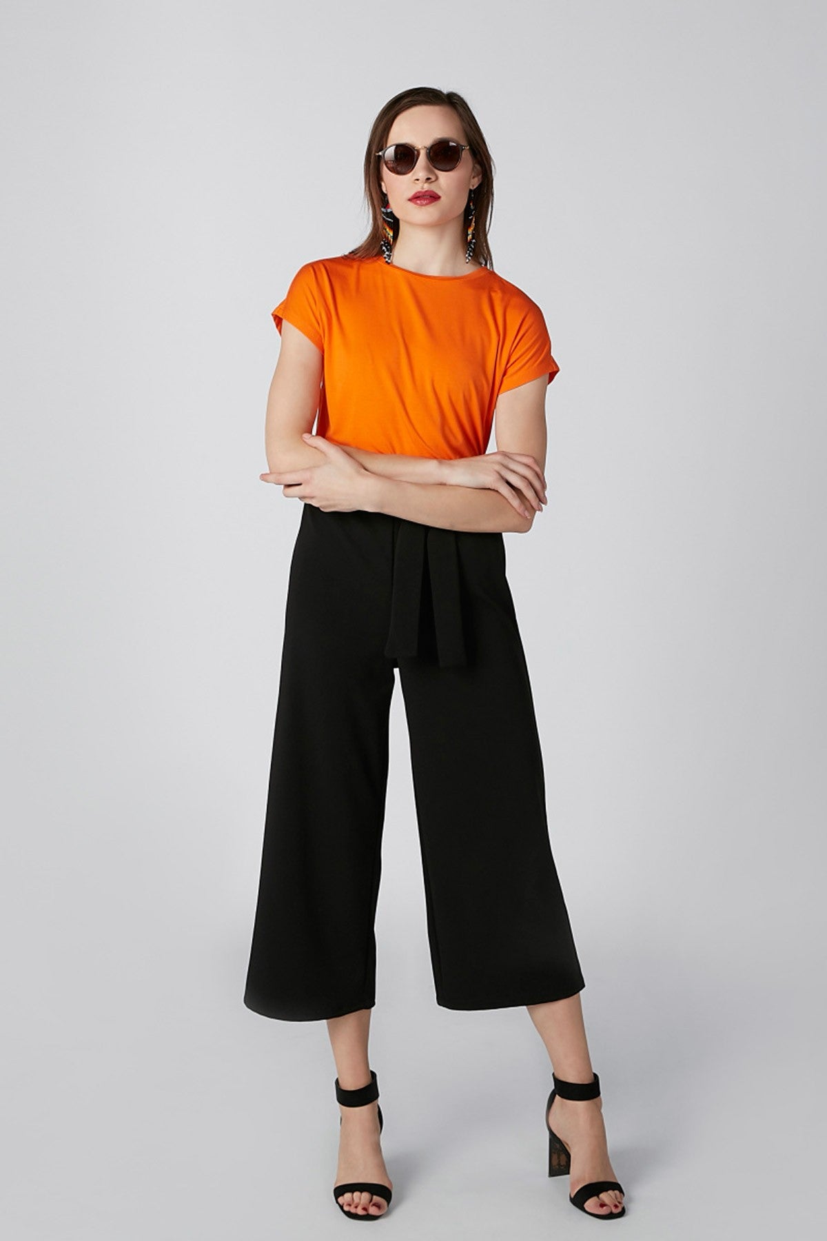 Plain T-shirt with Round Neck and Short Sleeves