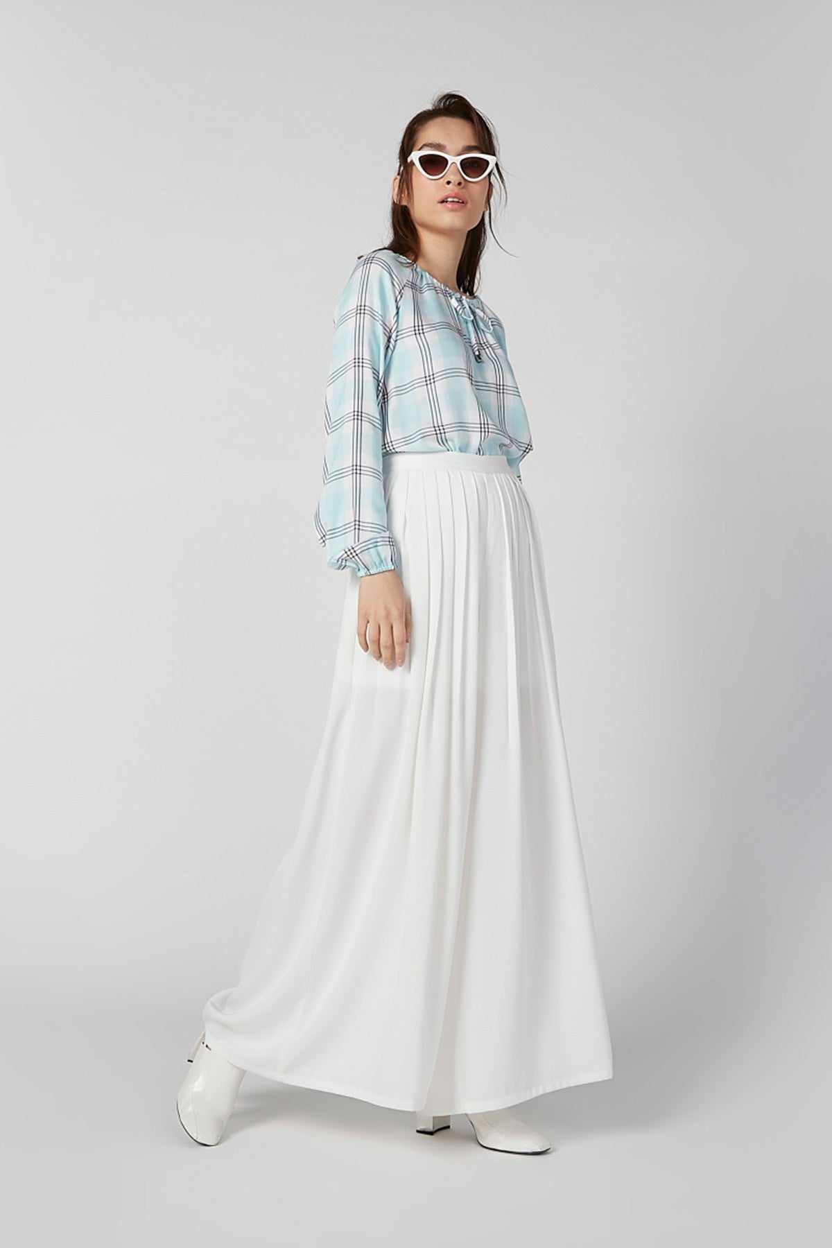 Chequered Top with Boat Neck and Tie Ups